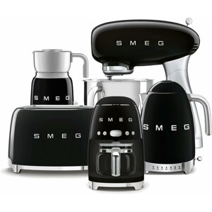 Szett SMEG 50's Retro Style 4,8 l konyhai robotgép fekete, rozsdamentes acél talppal + Filteres kávéfőző + Vízforraló