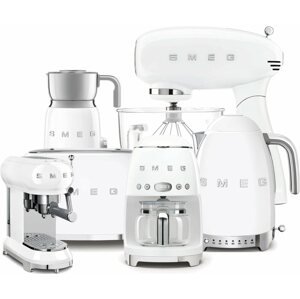 Szett SMEG 50's Retro Style 4,8 l fehér konyhai robotgép üvegtállal + motorháztető + Sütőedény